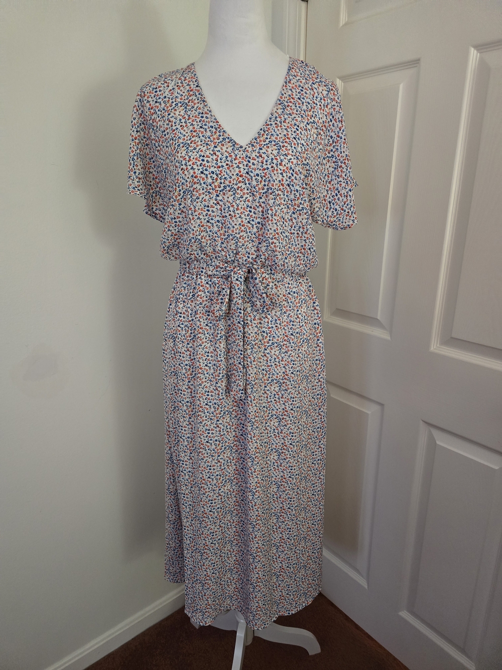 Sienna Sky Multi Colored Chiffon Lined Midi 2 Pocket Dress Sz. (Med)